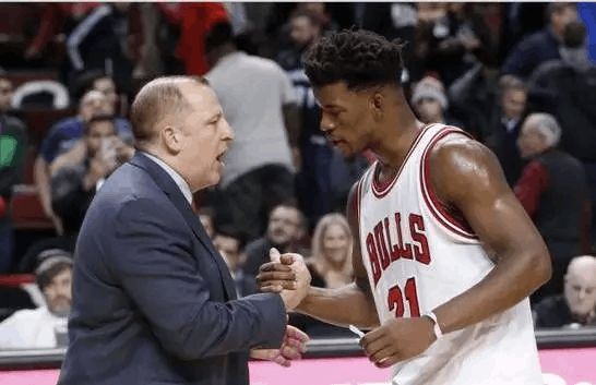 的发球压制 的发球压制