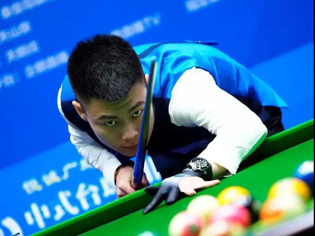 参赛者可沿 参赛者可沿